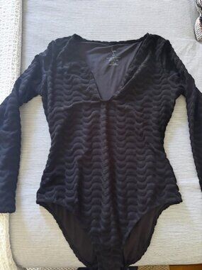 Seea Valentina Surf Suit Size L NWOT